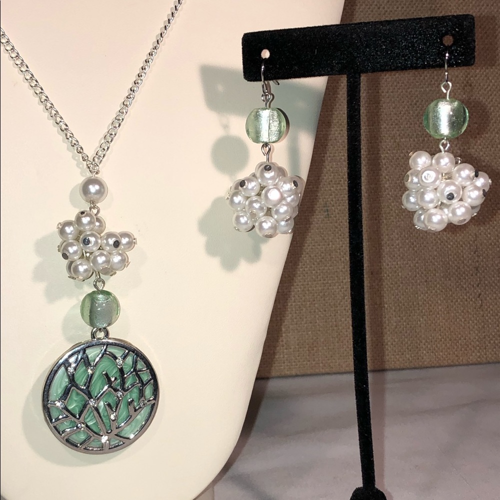 Pearl & Sea Green Glass Bead Necklace and Earrings - Picture 3 of 8